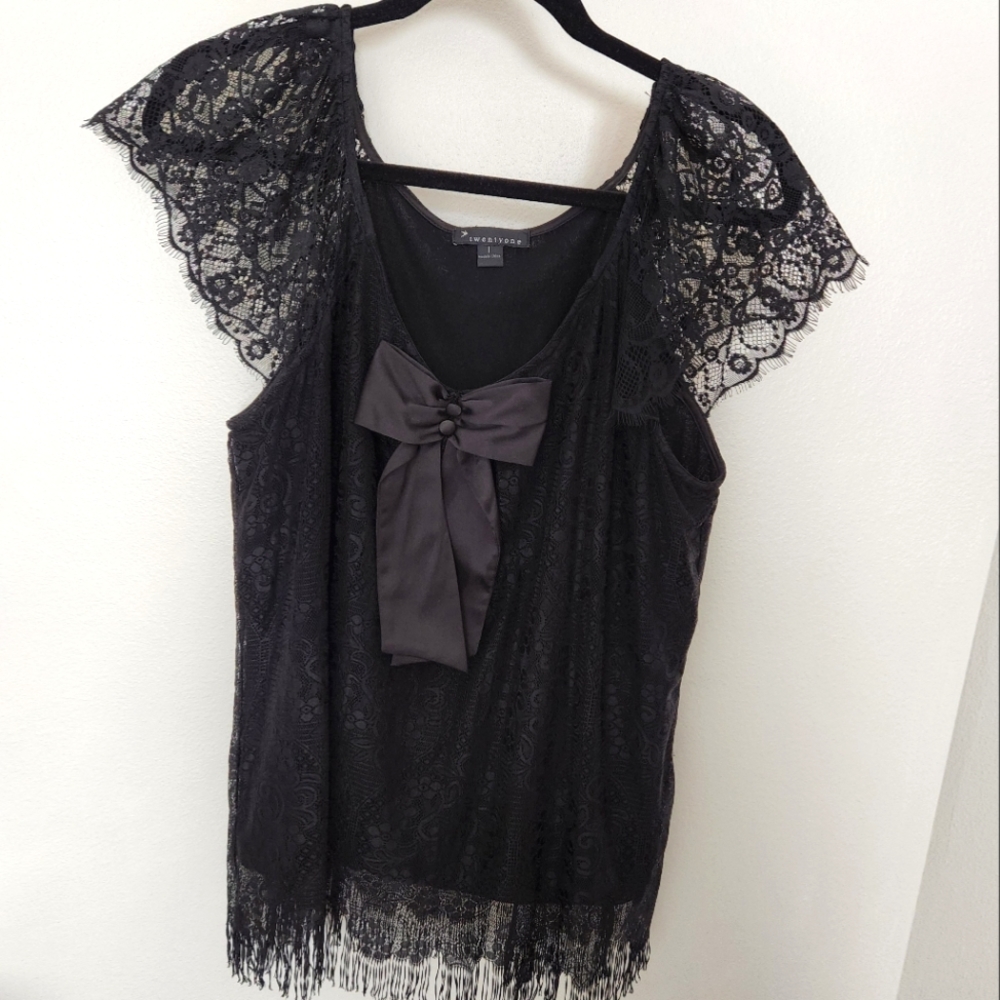 Forever 21 - Lace shirt with Satin Bow - Size Large